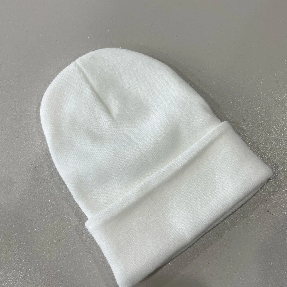 Women’s Winter White Beanie Hat 100% Acrylic Snow Ski EUC